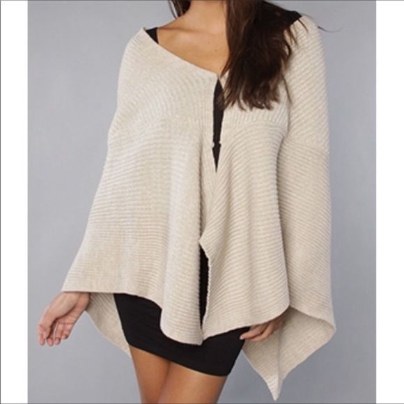 Free People Knit Crochet Shawl Cape Wrap Gray Heather Boho Flower Floral Scarf - Picture 7 of 7